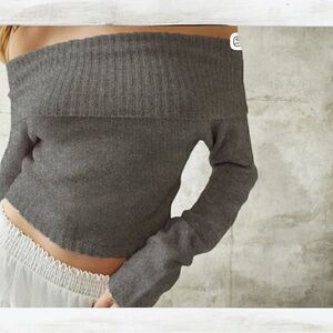 OFF THE SHOULDER LONG SLEEVE SWEATER